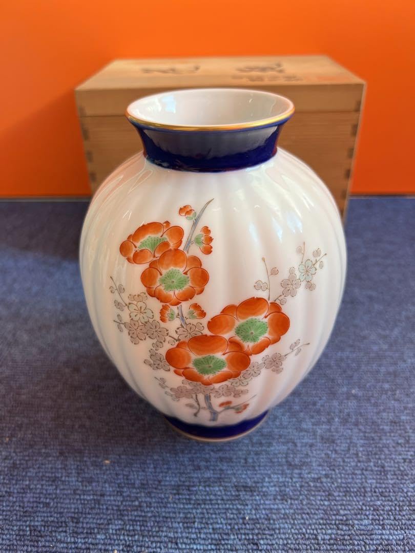 1097 深川製磁　芙蓉鉄仙花　花瓶　金彩　未使用 Amazon.co.jp: 1097 深川製磁 芙蓉鉄仙花 花瓶 金彩 : ホーム