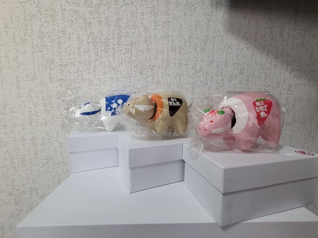 新品未開封 赤べこ 3体セット酪王カフェオレ いちごオレ酪王牛乳限定 会津張り子 Amazon.co.jp: 赤べこ 3体セット酪王カフェオレ いちごオレ 酪農 限定
