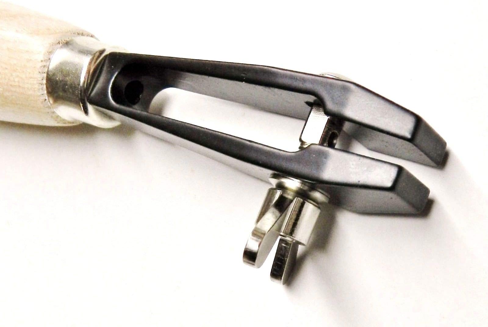 JTS Hand Vise Smooth Jaw Wood Handle 6"