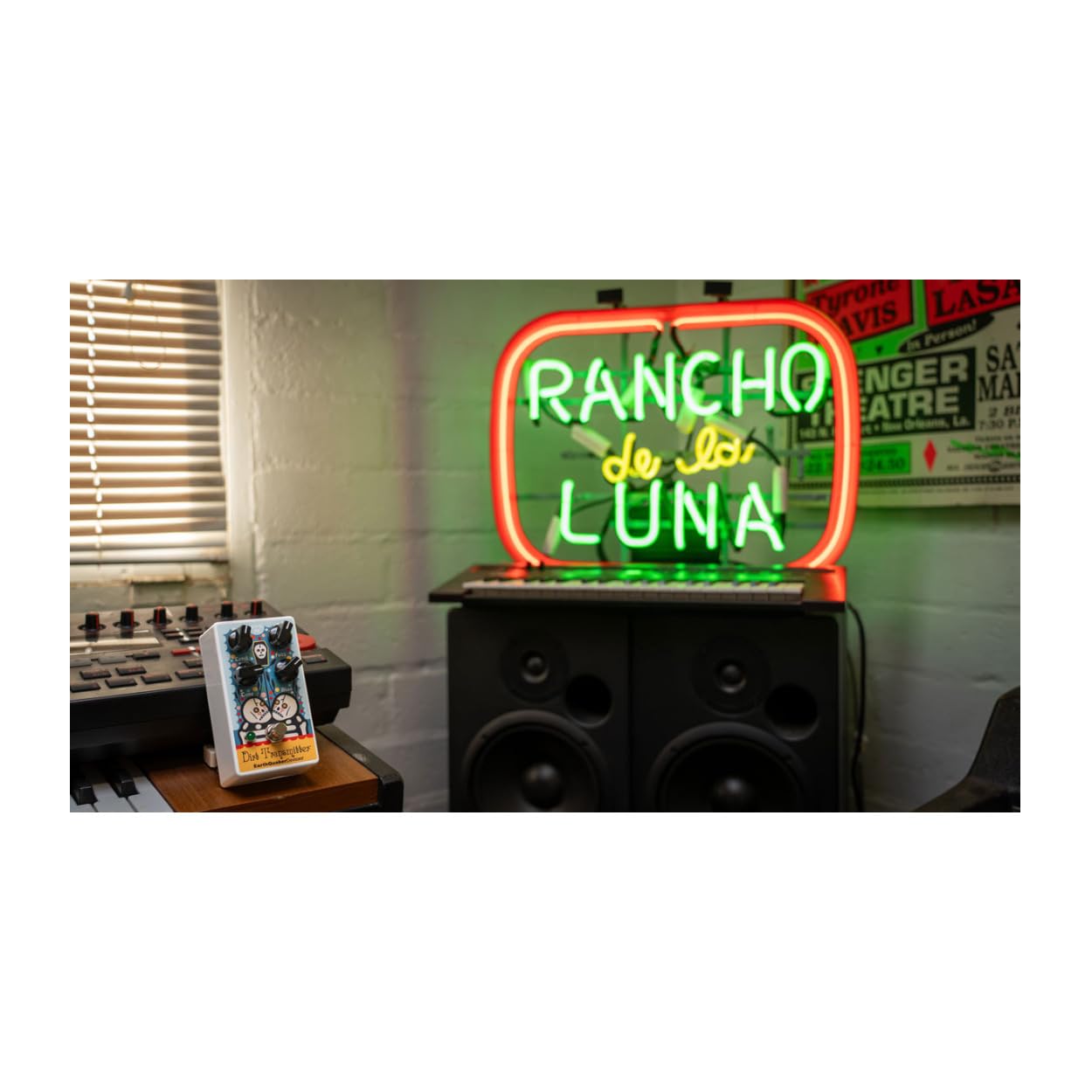 Amazon.com: EarthQuaker Devices Rancho de la Luna Dirt Transmitter