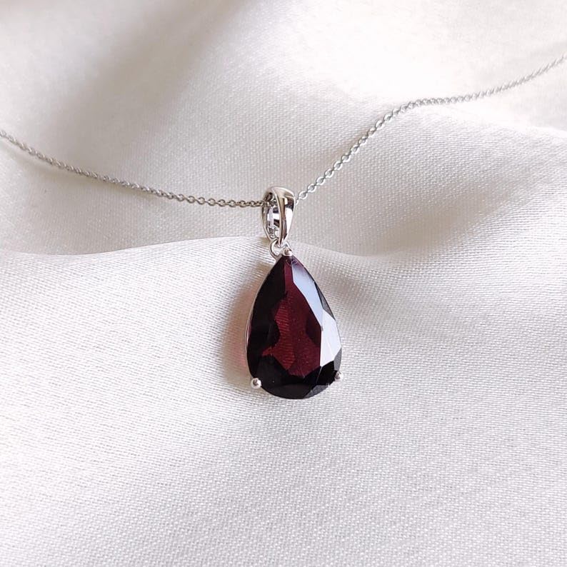 Colgante de granate natural con collar de plata 925 de 45 cm en forma de pera 2