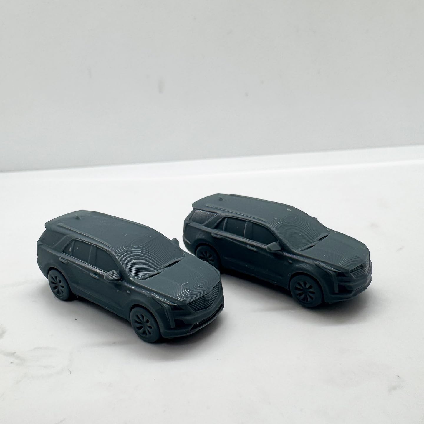 MRY-SFW XJTS160162 1/160 3D Printed Q Style Cadillac SUV Miniature Model Luxury Off-Road Car Decor for Dioramas Collection Displays 2pcs