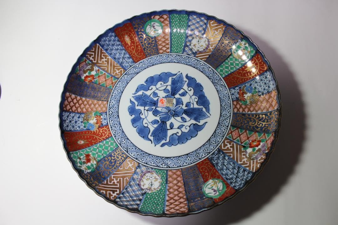 美濃焼 龍峰窯 金彩祥瑞花丸紋貴重で豪華な古伊万里