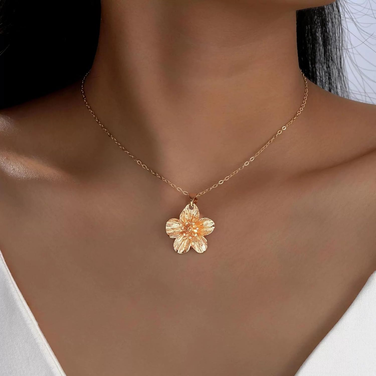 Bohemian Flower Choker Necklace Gold Floral Petal Chain Necklaces Hammered Metal Floral Pendant Necklace 3D Flower Petal Collar Necklaces Jewelry for Women - Image 2