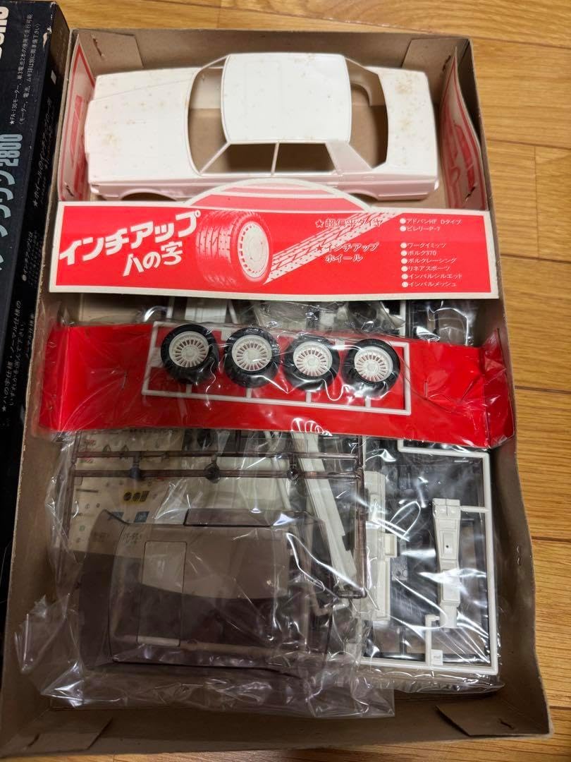 1/24 BENZ CROWN 2800 DOHC プラモデル 1/24 BENZ CROWN 2800 DOHC プラモデル
