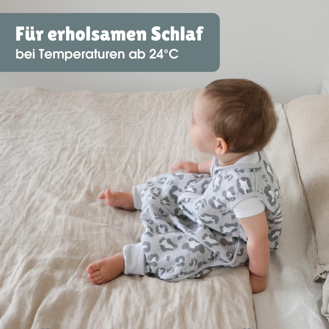 emma & noah Baby Schlafsack mit Füßen 0.5 TOG, Musselin Schlafsack mit Beinen für den Sommer, 100% Bio-Baumwolle, OEKO-TEX Zertifiziert, Stampelsack für Neugeborene (Leo Grau, 90 cm)