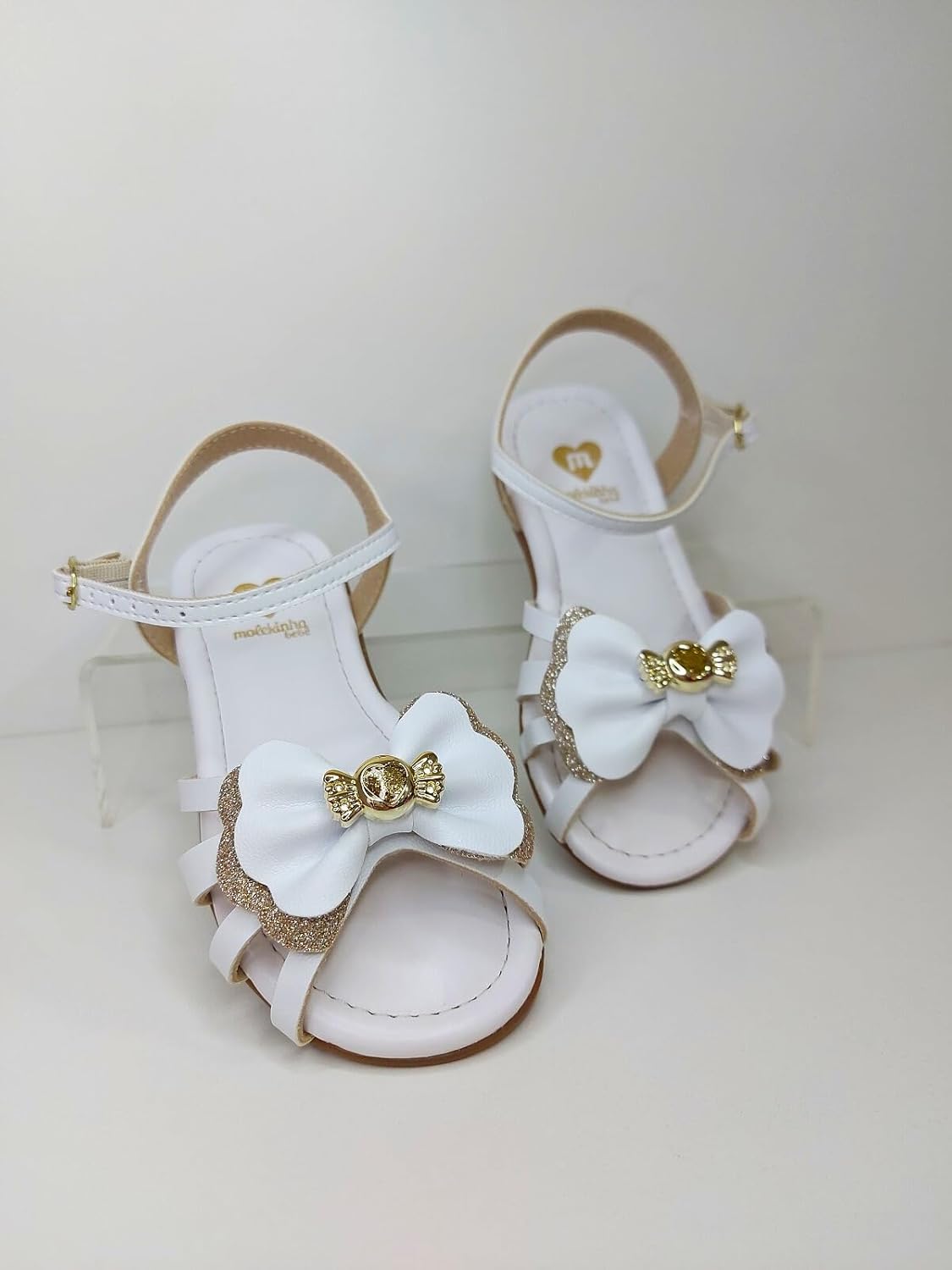 Sandália Infantil Molekinha com Laço e Detalhes Brilhantes – Branco | 2114.282 em promoção! Veja a oferta e mais achadinhos de Sandálias & Chinelos Infantis 4 Hoje é o melhor dia para comprar Sandália Infantil Molekinha com Laço e Detalhes Brilhantes – Branco | 2114.282 com aquele preço maroto! Promoção! Aproveite a oferta! 4