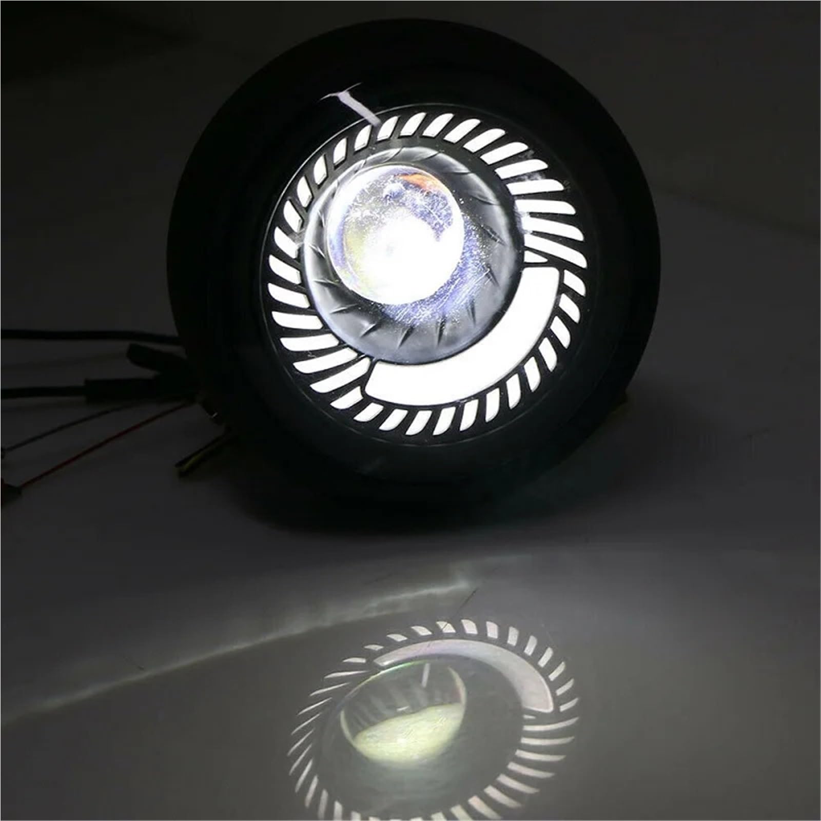reflektory przednie Pasuje do reflektora motocyklowego Cafe Racer Bobber 6,5 cala LED spiralny biały uchwyt boczny akcesoria
