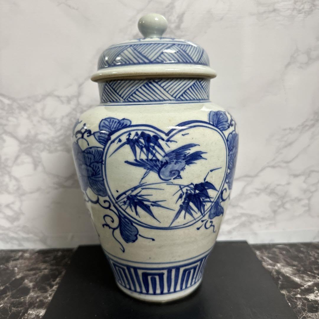 古伊万里、染付、松鶴、竹雀、梅鶯、窓絵箱付き。沈香壺。完品。