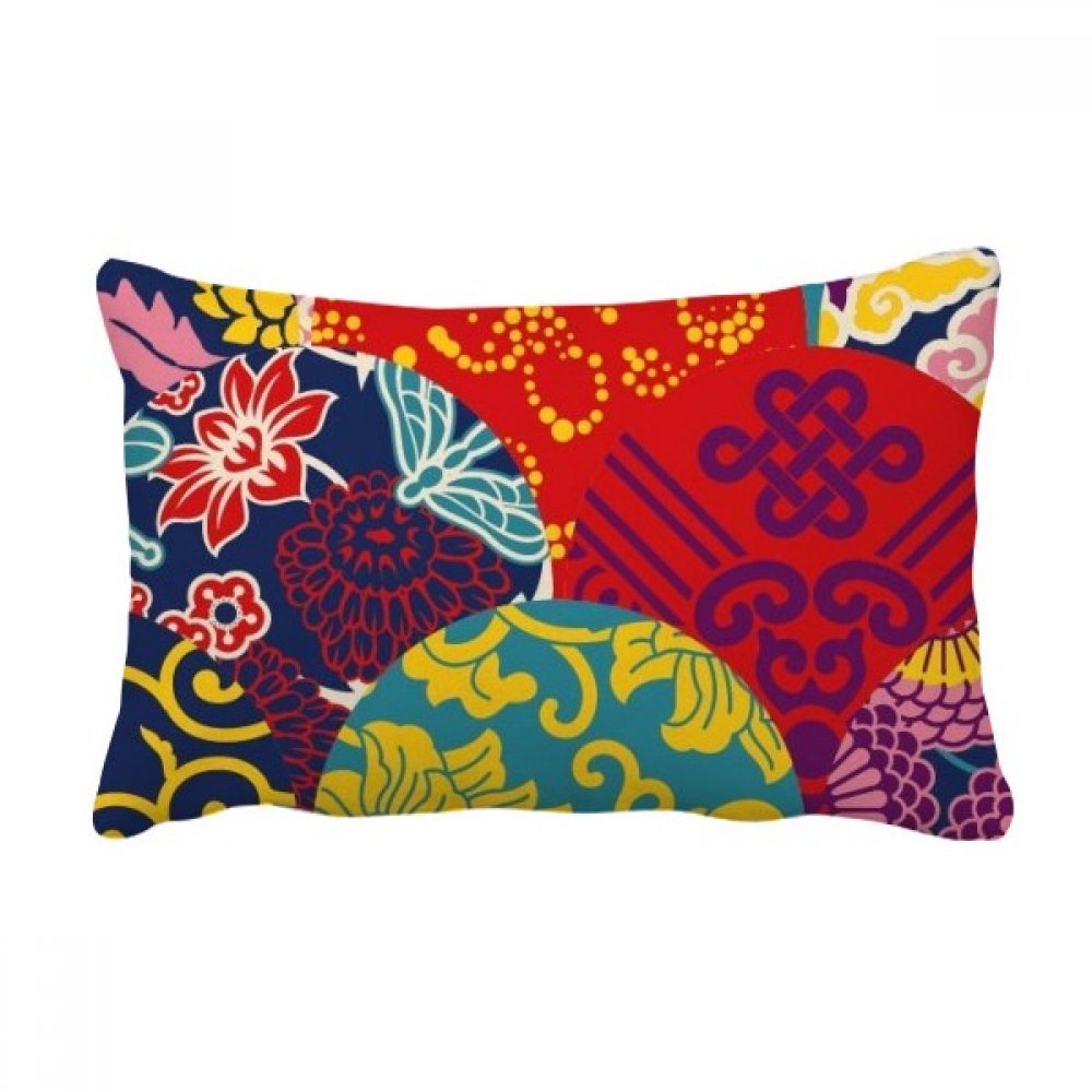 Coussin lombaire style japonais pour soulager le dos sur le canapé du salon
