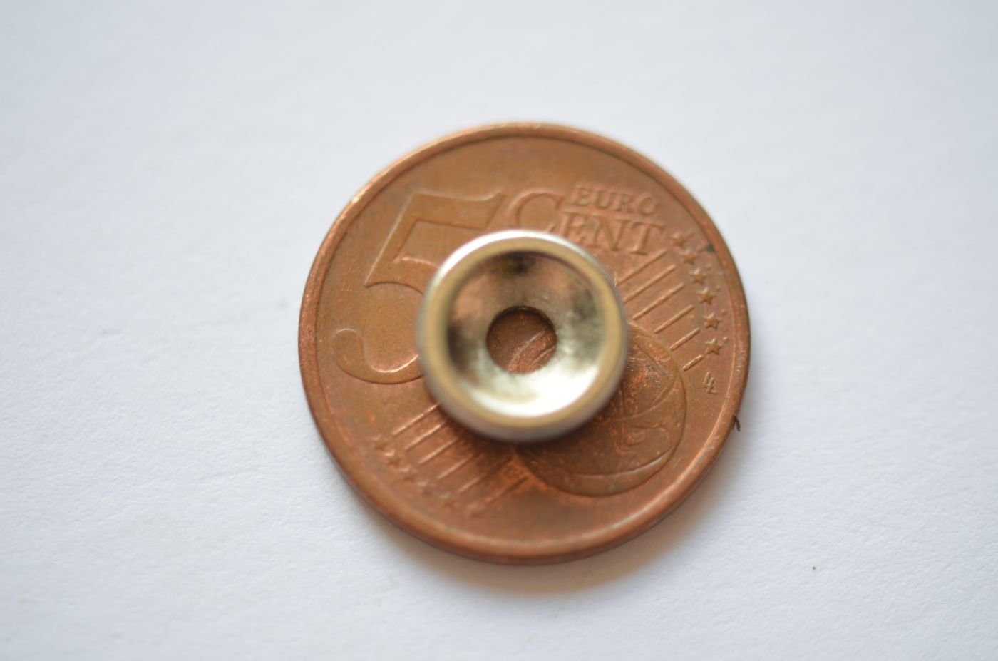 Produktbild von 10x Neodym-Ringmagnete 12x3 Mm Mit 3 Mm Loch – N50, Super Stark – Ideal Zum Anschrauben, Für Geocaching & Basteln