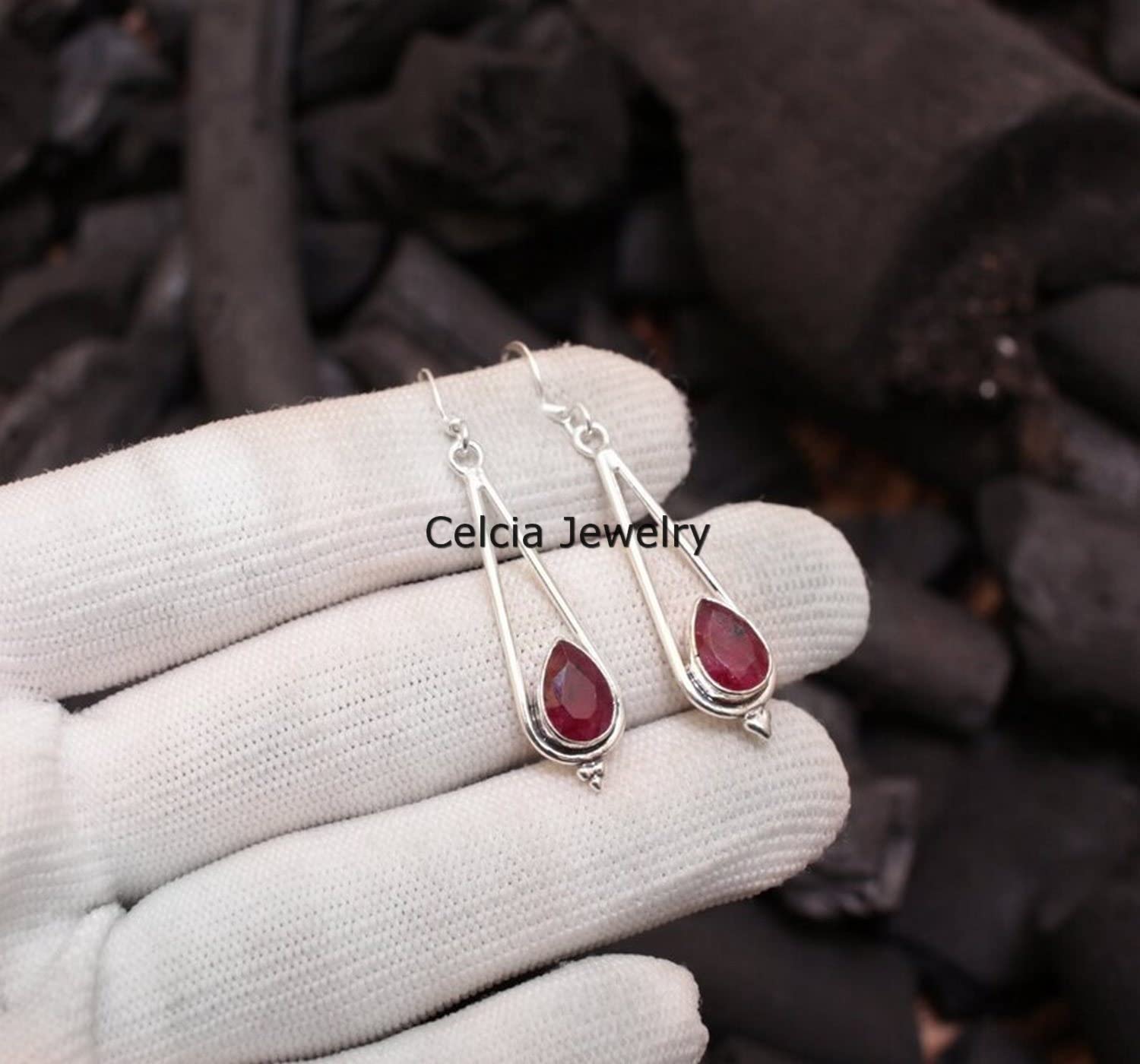 Pendientes colgantes de plata de ley 925 maciza para mujer, pendientes de piedra natal de julio hechos a mano únicos con piedra preciosa de pera facetada de rubí genuino