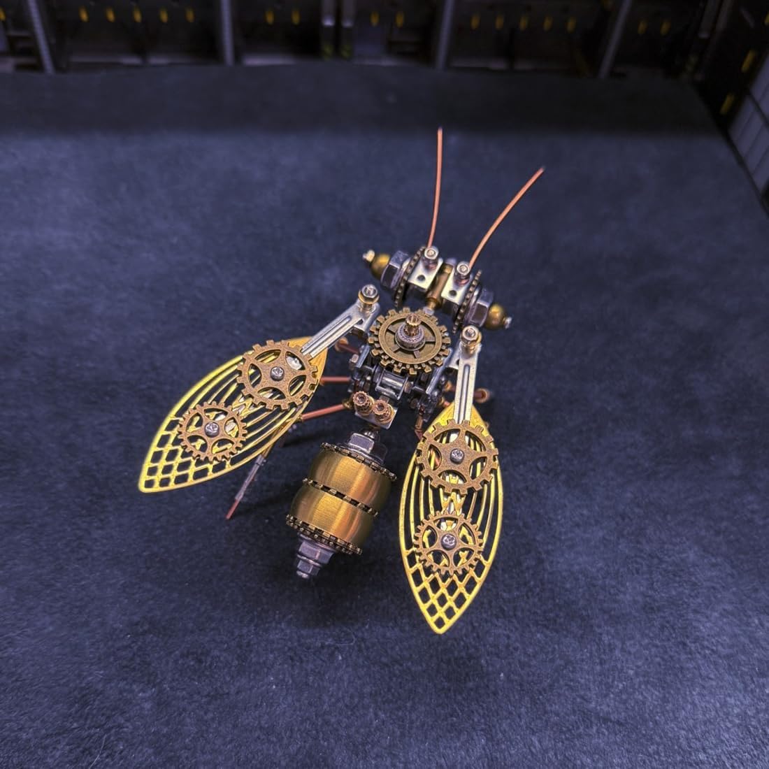 170PCS Big Bee C 3D Metal Puzzles for Adults, Insect Metal Model, DIY Relaxing Building Project & Office Desk Decor, Creative Art Gift