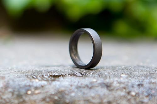Miniatura 3 de Women's carbon fiber and graphite ring. Unique dark grey flat wedding band. Water resistant, very durable and hypoallergenic. (01100_4N)