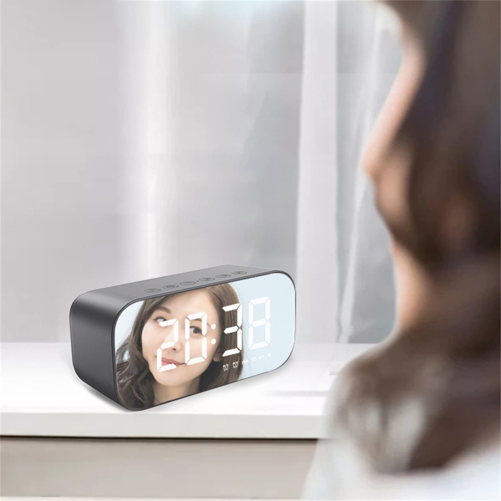 Teksome 5 Radio Reloj Despertador con Altavoz inalámbrico | Radio Despertador Digital portátil con Gran Pantalla LED Regulable - Altavoz inalámbrico estéreo de Larga duración para Viajes al Aire