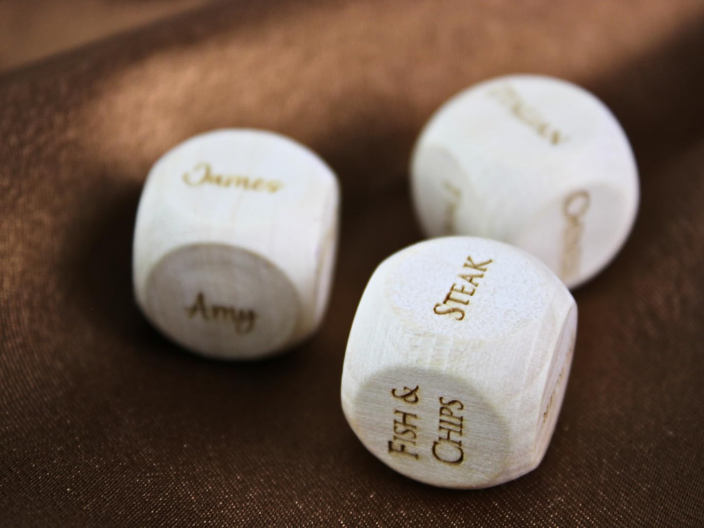 Set di 3 dadi personalizzati in legno fatti a mano, incisi, 20 mm