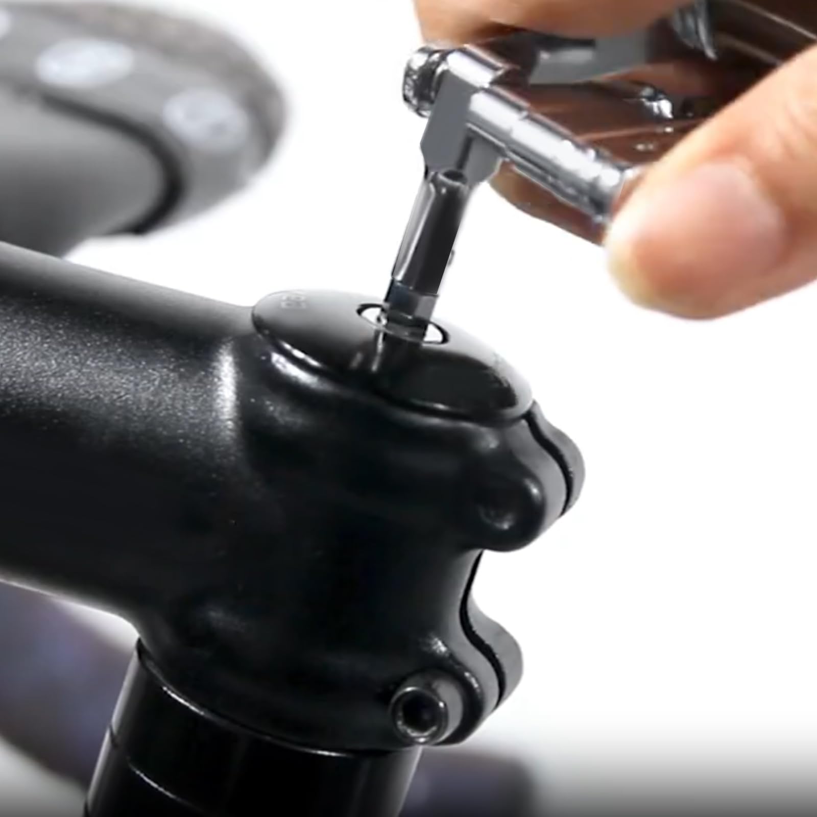 Kit di riparazione per bici 16 in 1 Kit di attrezzi multifunzione per bici compatto e leggero strumento di rimozione dell'ugello di aspirazione/esagonale/leve per pneumatici Kit di strumenti tascabili