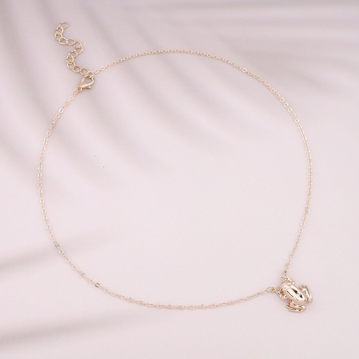 Andelaisi Boho Frog Choker Necklace Vintage Frog Pendant Necklace Gold 3D Frogs Necklace Minimalist Frogs Shape Necklace Jewelry for Women - Image 3