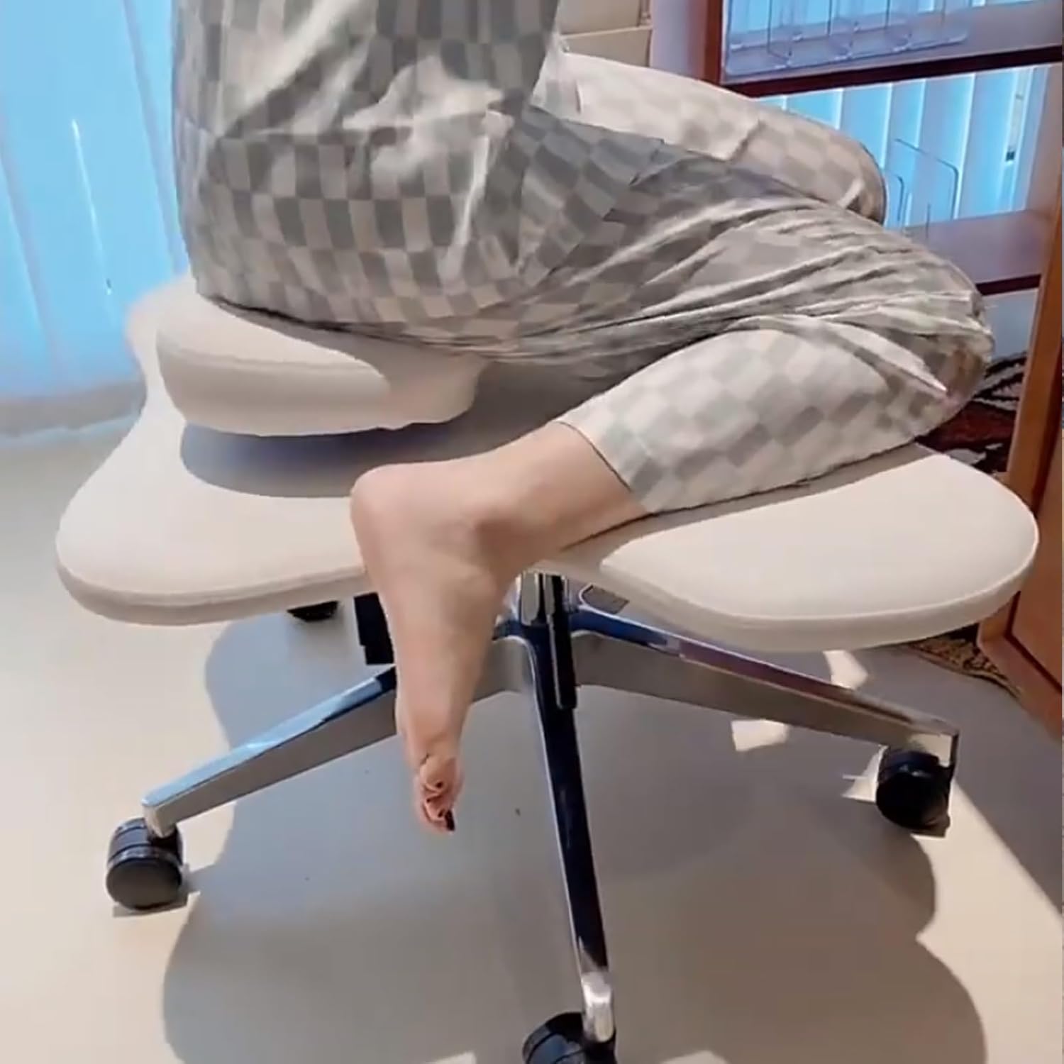 Cross Kneeling Meditation Chair，Cross Legged Kneeling Chair, White, Ergonomic, Home Office, Meditation, Yoga, Relaxation, Iron Frame, No Backrest