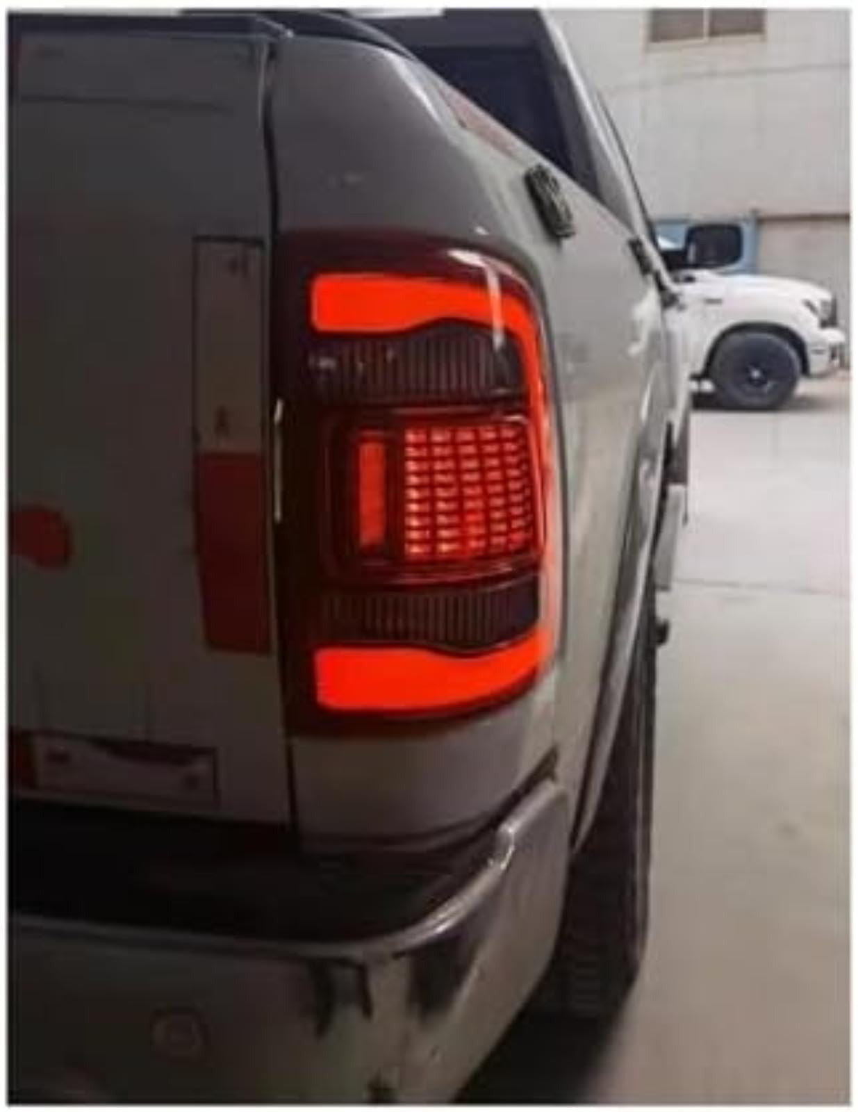 Dla DODGE, dla Ram 2008-2019 Lampy tylne samochodu Włącz światła sygnalizacyjne Zespoły tylnych świateł Lampka sygnalizacyjna lusterka bocznego (Red Euro Version) (Red Euro Version)