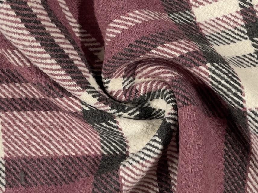 Tissu tartan à carreaux et polaire vieux rose pour plaids cosy de salon