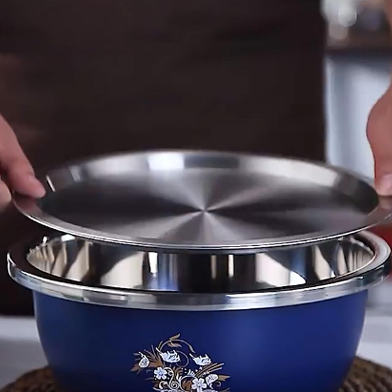 Stackable Stainless Steel Mixing Bowl With Lid For Home Kitchen Egg Beating Dough Kneading Salad Mixing Bowl With Large Capacity multipurpose(M)