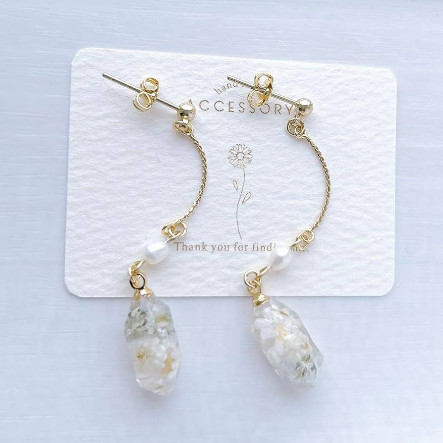 ピアス　レジン　かすみ草　青　パール　チャーム　水色　結婚式　ドレス　デート　春 ピアス レジン かすみ草 パールチャーム 青 水色 ビジュー 結婚