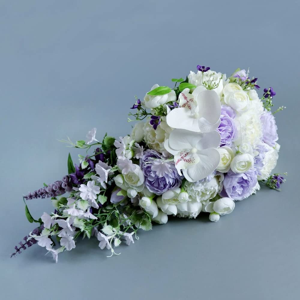 Bouquet da sposa con rose e fresie, elegante e raffinato - Fiori
