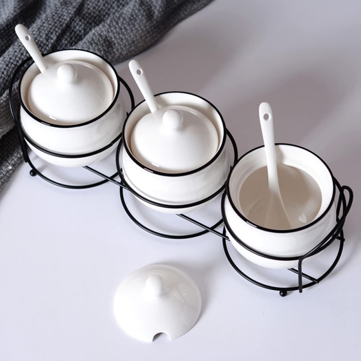 Alipis Set de 4 Pots à Épices en Céramique et Fer, Résistants aux Hautes Températures, Faciles à Nettoyer, Cuisine et Restaurant