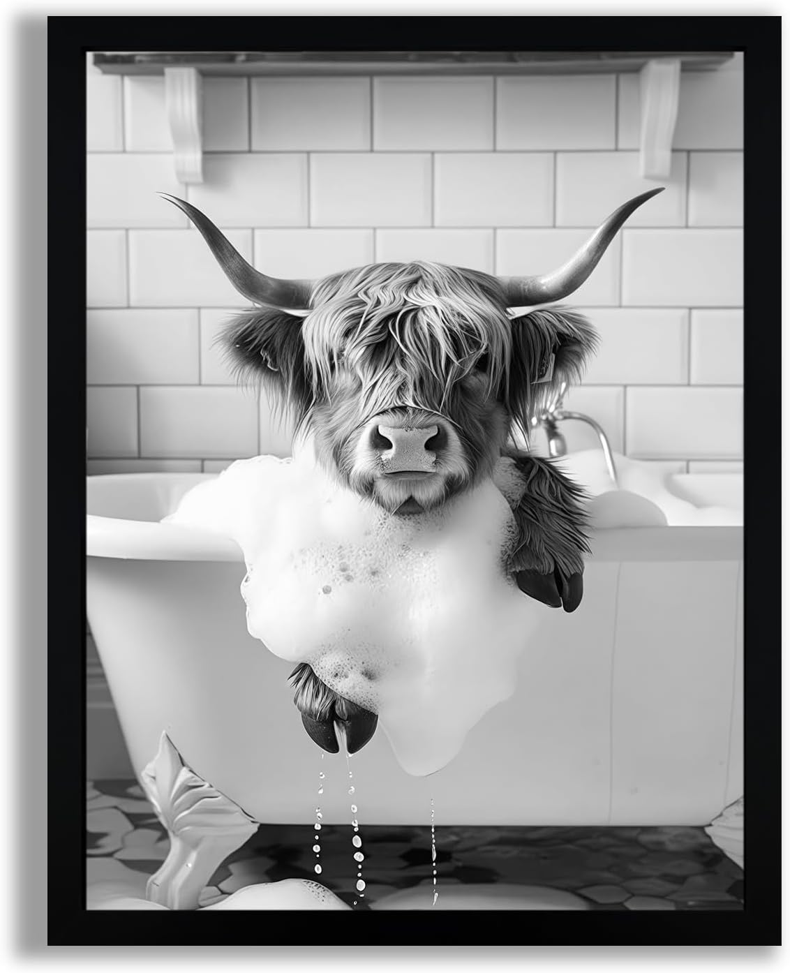 SYWENNOI Lienzo enmarcado en blanco y negro, divertido arte de pared de vaca de las tierras altas en la bañera, impresiones artísticas de animales