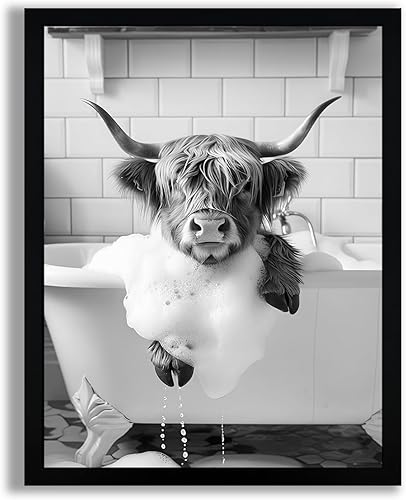 SYWENNOI Lienzo enmarcado en blanco y negro, divertido arte de pared de vaca de las tierras altas en la bañera, impresiones artísticas de animales