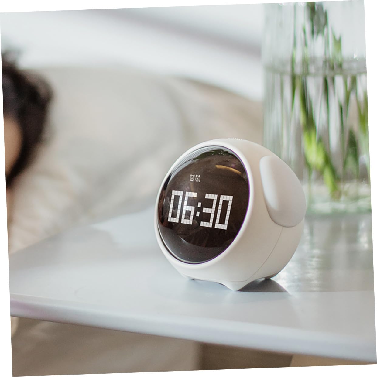 Cabilock Reloj Despertador Digital LED de Expresión para Niños, 5 Grupos de Alarma, Batería Recargable de 1500mah y Luz Nocturna