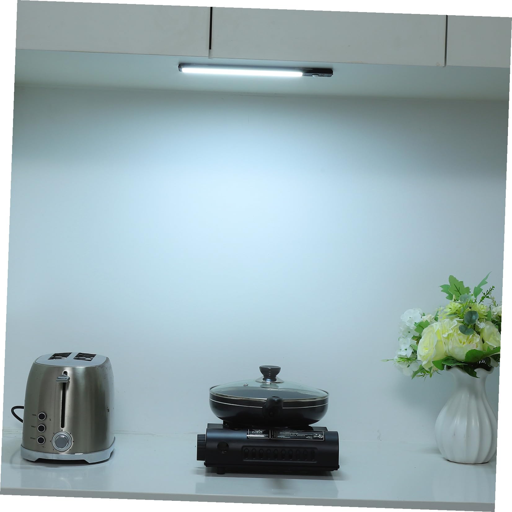 ifundom 4 Luces LED Negras Iluminación Amplia Sensor de Movimiento y Carga Rápida para Debajo del Gabinete Ideales para Cocina y Pasillos