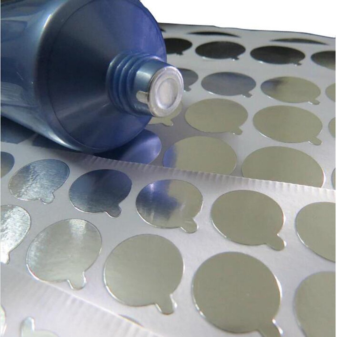 2 Sheets (200PCS) 1.1cm / 0.43" Diameter Pure Aluminium Foil Label Oil Bottle Stick Sealing Seals Stickers Stopper Paster Tags for Cosmetic Toothpaste