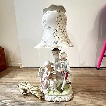 ★sale【美品】西洋貴族の陶器製　電気スタンド　ランプ　白地 Amazon.co.jp : インテリア テーブルランプ 卓上ランプ 電気