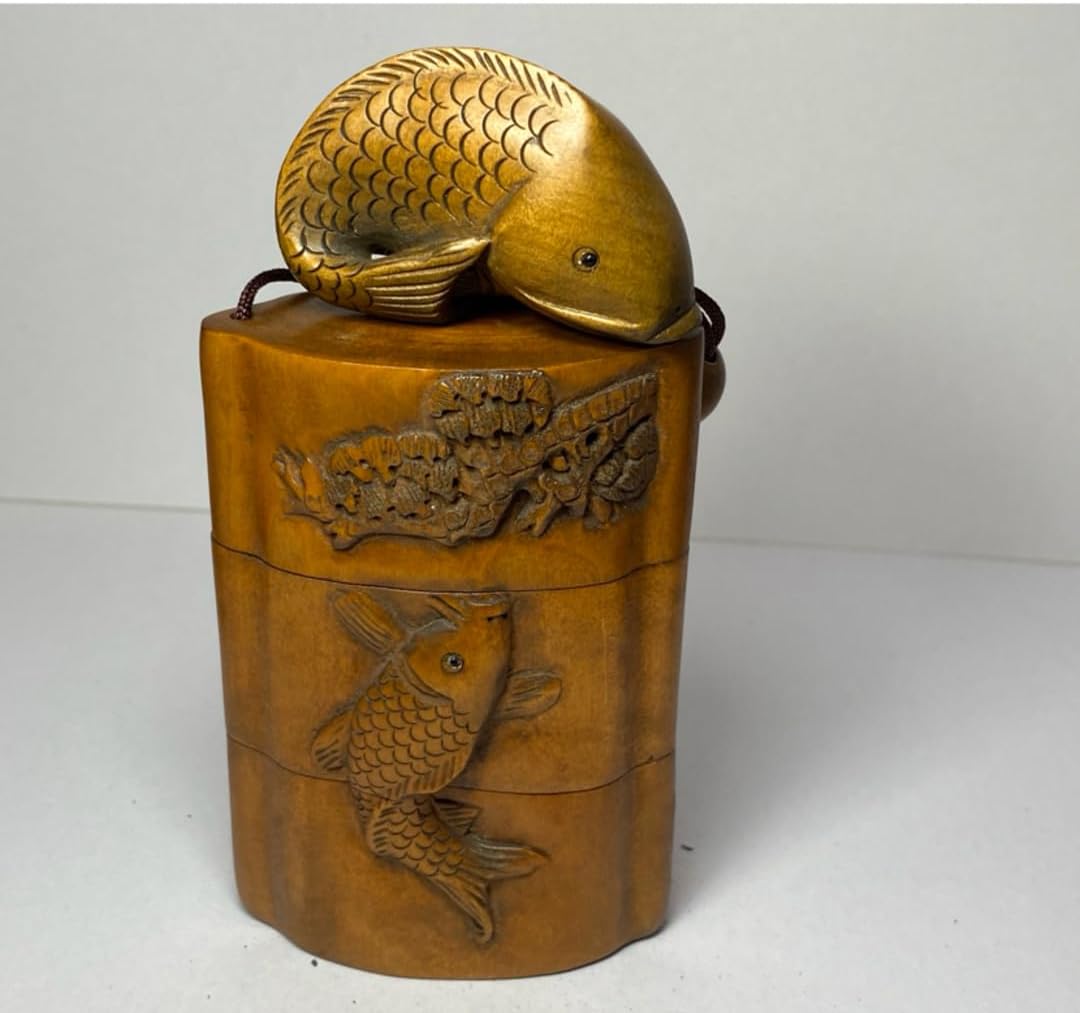 印籠　柘植　カニと魚　黄楊繊細彫刻　木製 印籠 柘植 カニと魚 黄楊繊細彫刻 木製