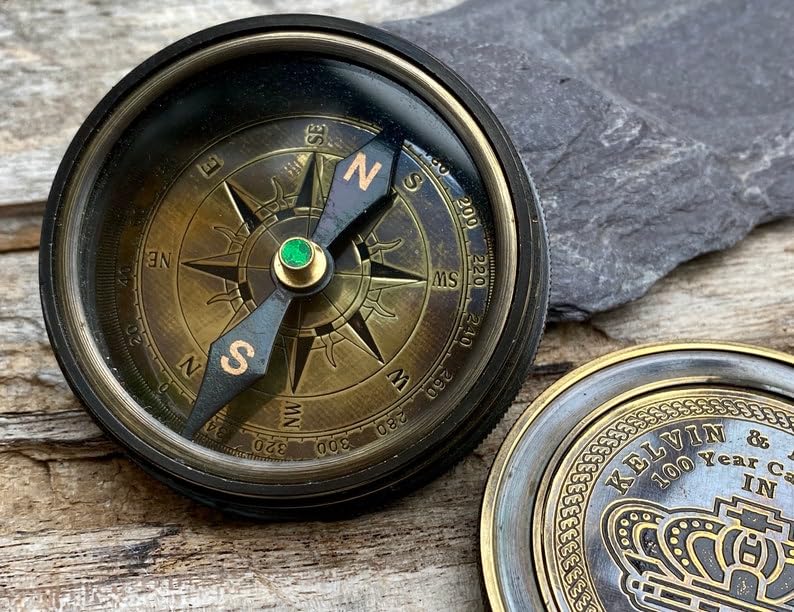 Brújula Náutica de Latón Hecha a Mano: Estilo Vintage con Calendario de 100 Años, Bronce Antiguo de 2 Pulgadas miniatura 3
