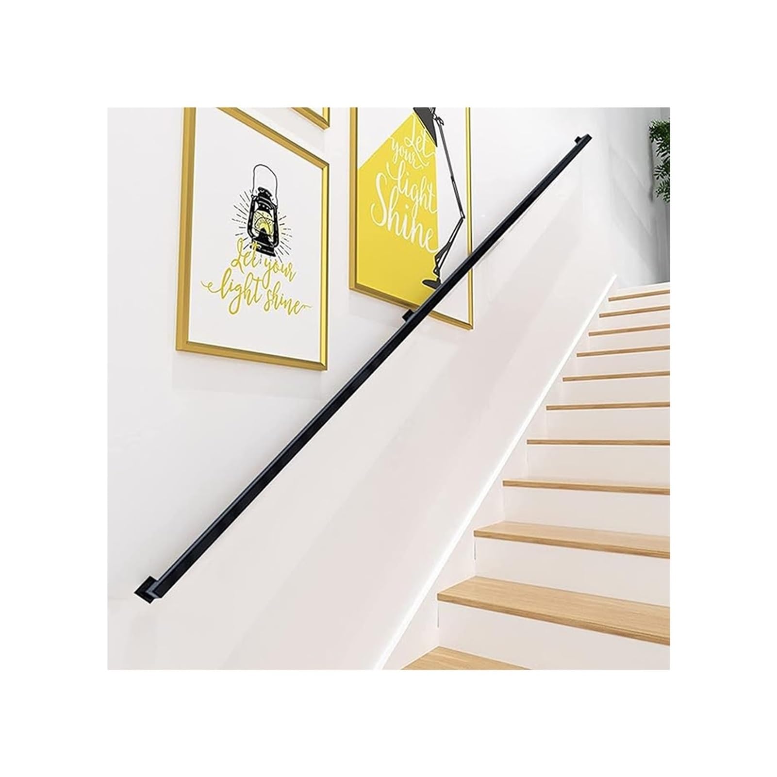 Rampe d'escalier robuste pour éviter les chutes des seniors sur le porche de la maison