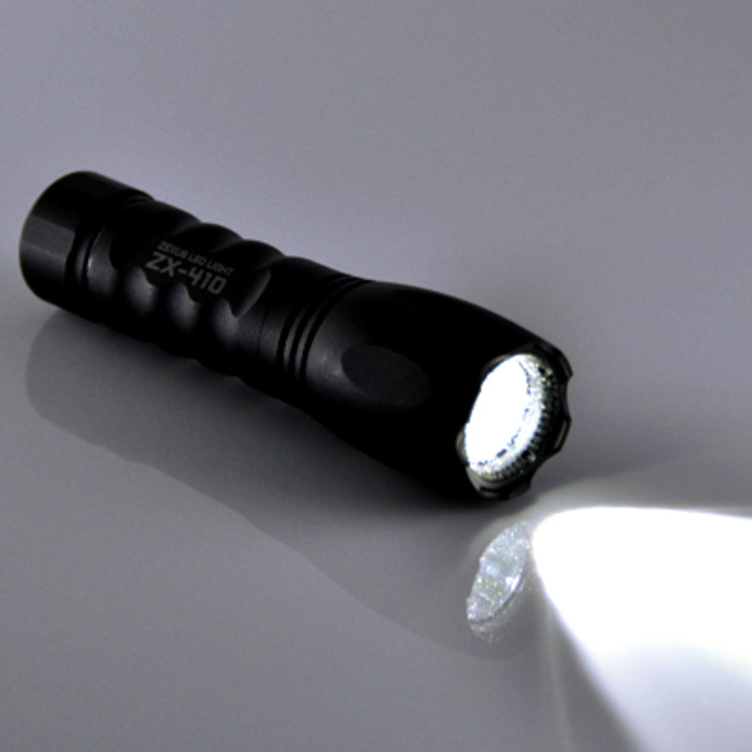 Amazon.co.jp: 冨士灯器 ゼクサス LEDライト ZX-410 [明るさ:120