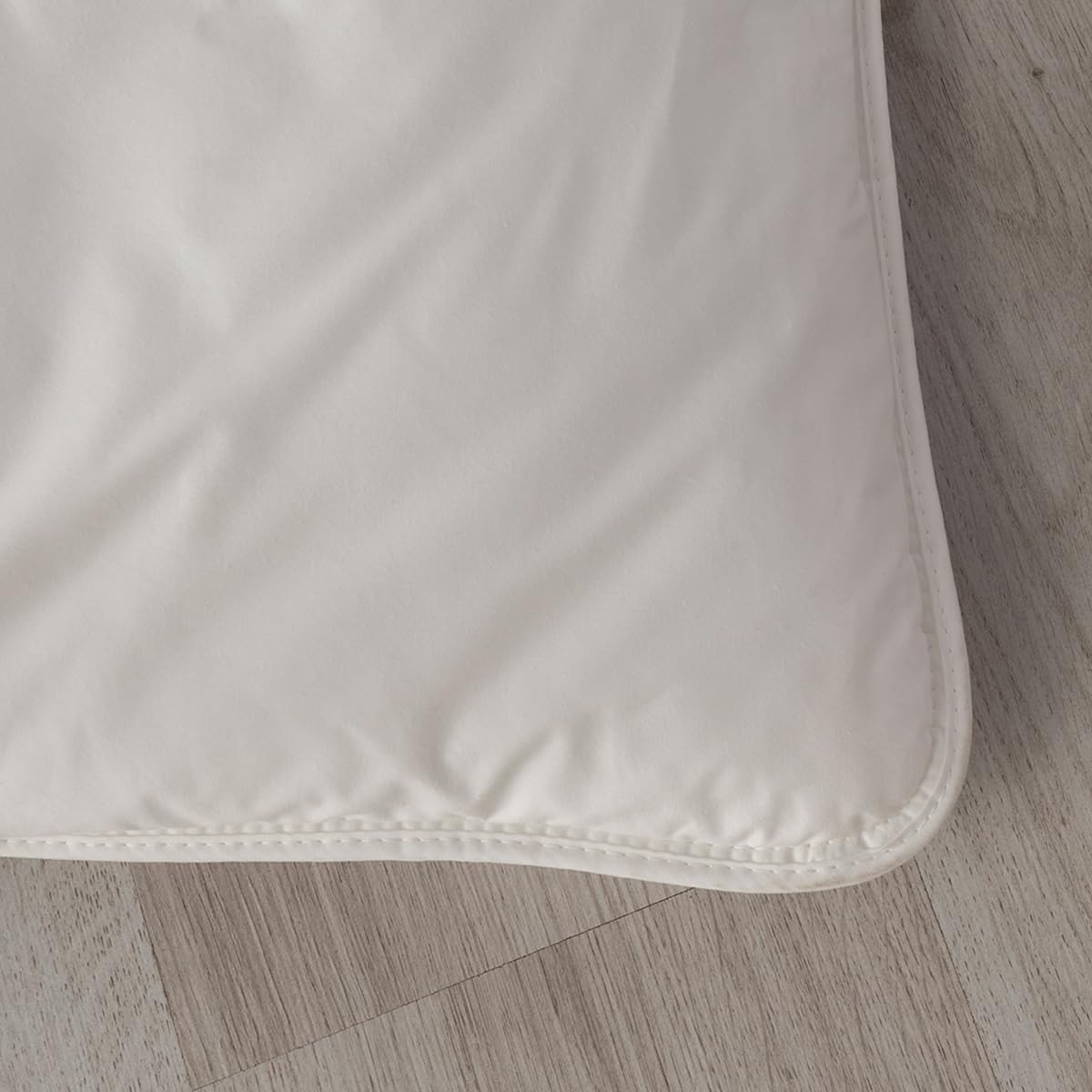 DODO - Pack Clima Fresh 1 Couette Tempérée 140x200 cm + 1 Oreiller Medium 60x60 cm - Garnissage Fibre THERMOREGULAR Lite 300g/m² - Sensation fraicheur - Enveloppe Coton - Piquage Lignes