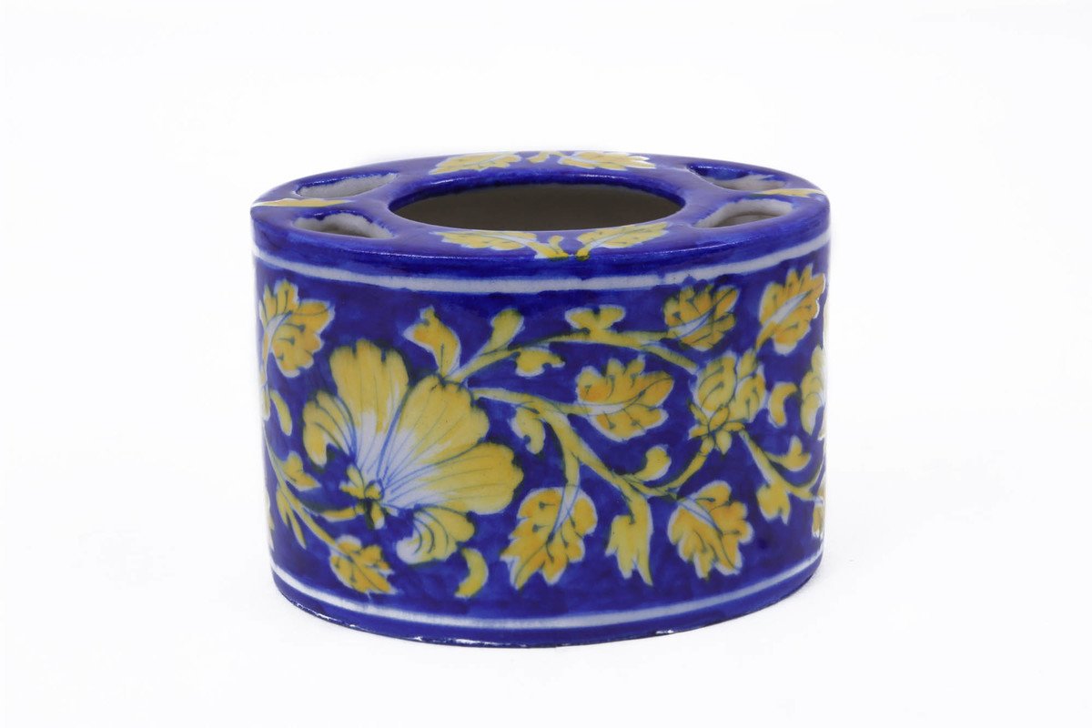 Stand de broderie Poterie Bleue comme cadre de broderie et décoration