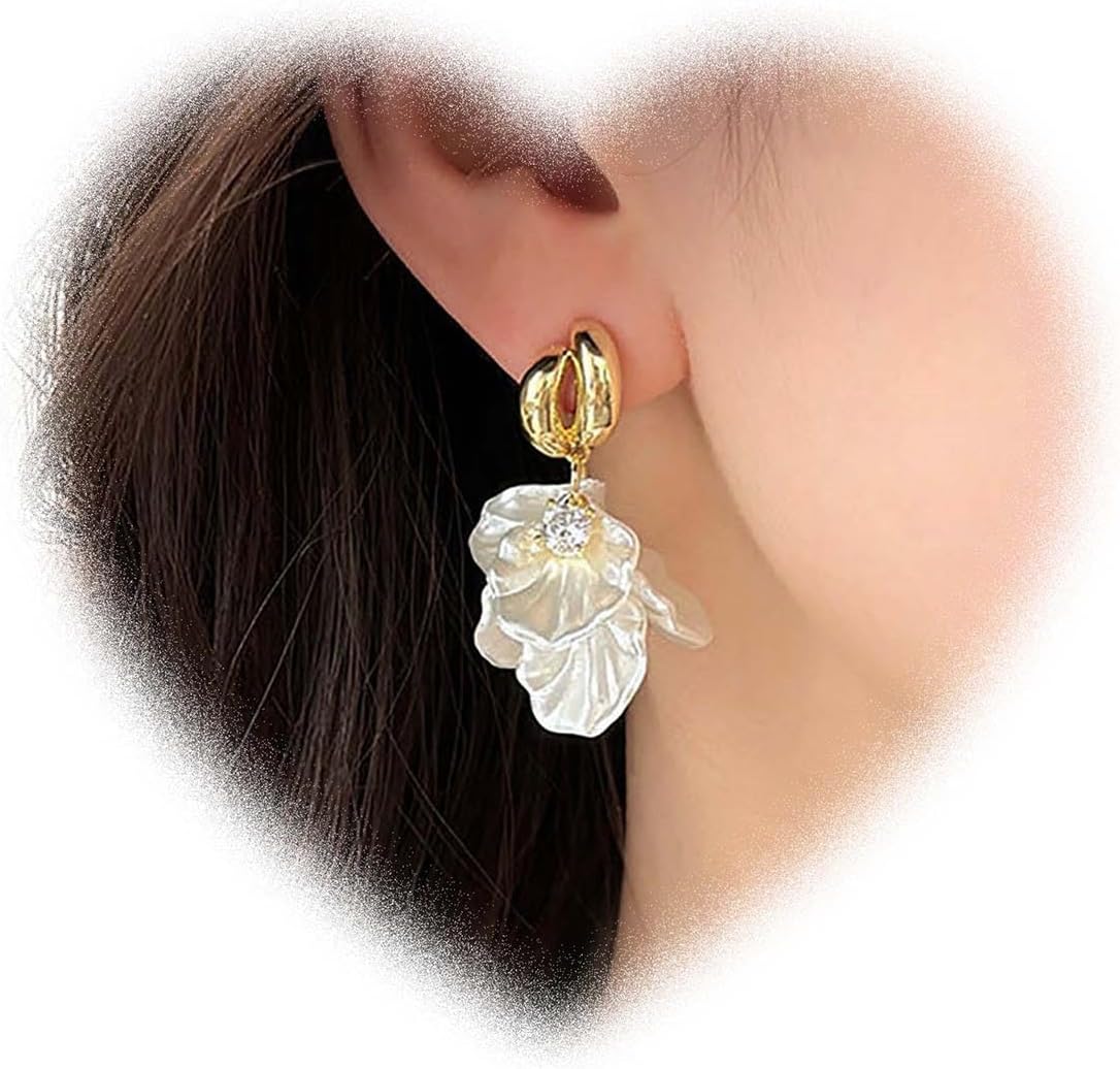 W WEILIRIAN Boho Pearl Shell Earrings Shell Dangle Drop Earrings Cowrie Seashell Earrings White Shell Drop Earrings Jewelry for Women