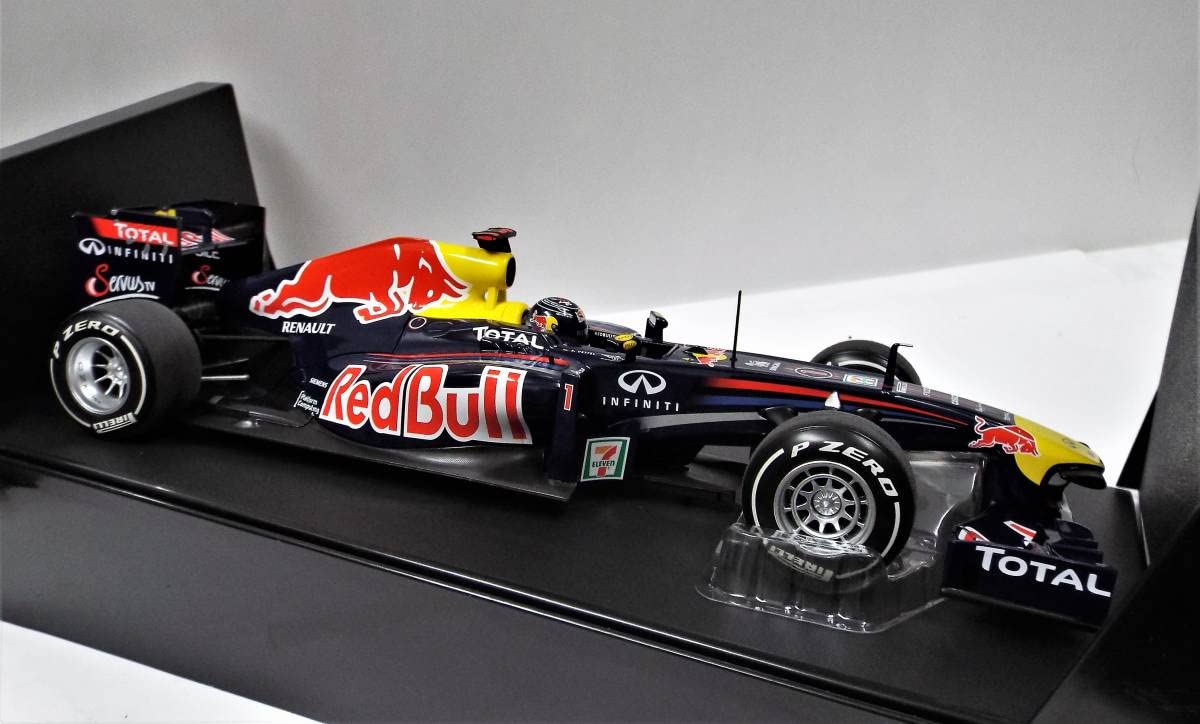 1/18 レッドブル レーシング ルノー RB7 #1 S.ベッテル 2011年 日本GP