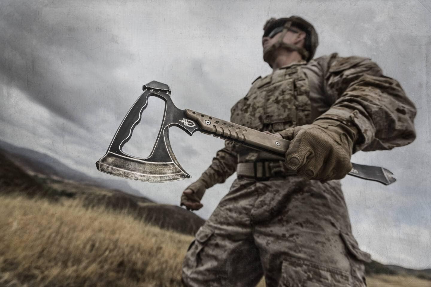 Gerber Downrange Tomahawk: Survival Axe & Pry Bar -2 Gerber Downrange Tomahawk: Survival Axe & Pry Bar -2