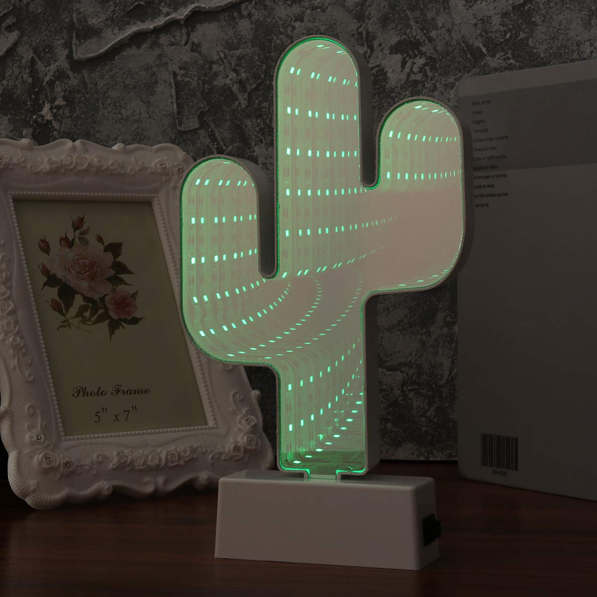 Uonlytech Cactus Neon Signs, 3D Creative Battery Powered Double-Sided Tunnel Lamp LED Mirror Light, LED Night Light Night Lamp for Bedroom Living Room Hallway Holiday Party Decoration