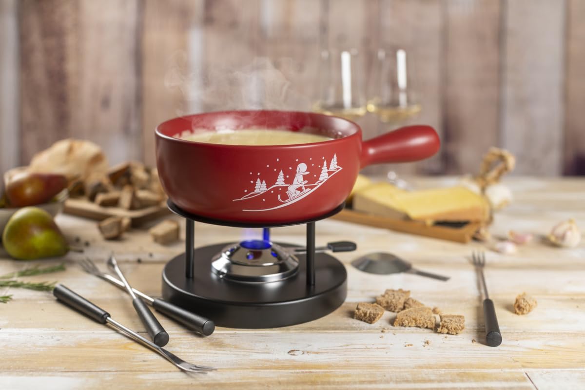 Kuhn Rikon Caquelon Fondue Rouge mat Winterspass - Argile Artisanale, Décor Hivernal, 23 cm, 2,6 l - Service Fondue Fromage pour 4 à 6 Personnes