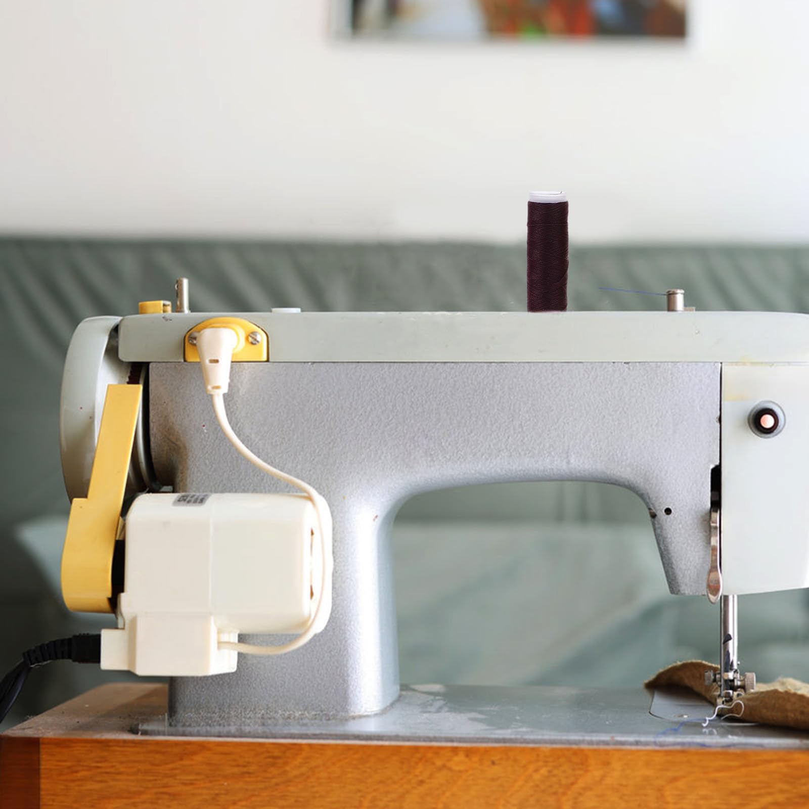 Juego de Hilos para Máquina de Coser de Poliéster 111 Piezas con Portabobinas para Bordado y Costura sin Enredos en Casa y Taller