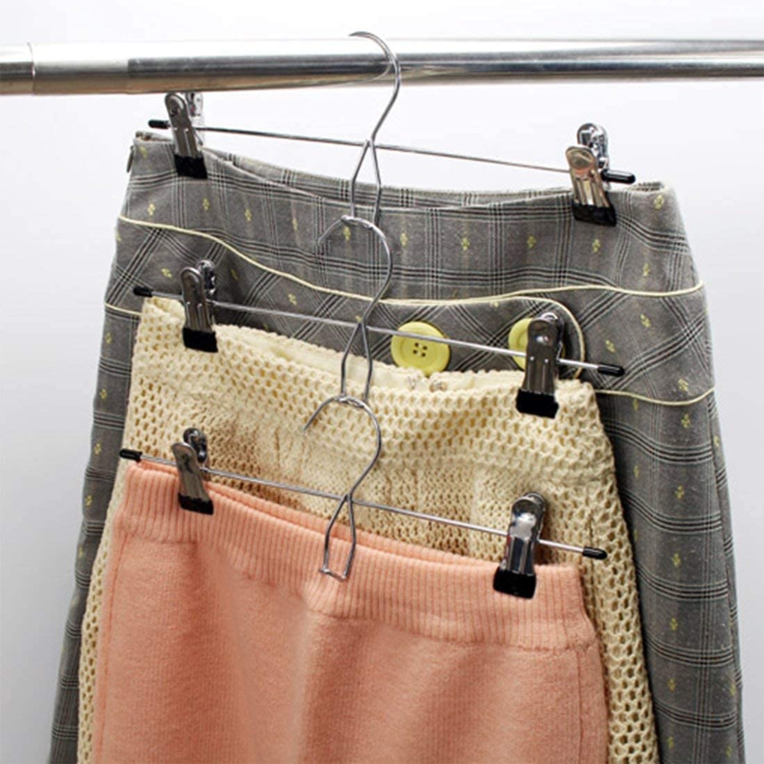 Tosnail Paquete de 15 perchas apilables para faldas y pantalones con clips antideslizantes, perchas adicionales, perchas en cascada para ahorrar espacio