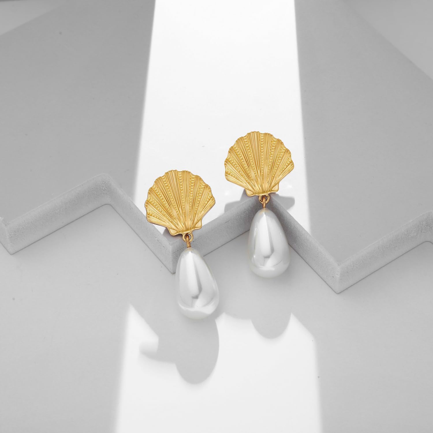 Gold Seashell And Shell Earrings For Women 1PR