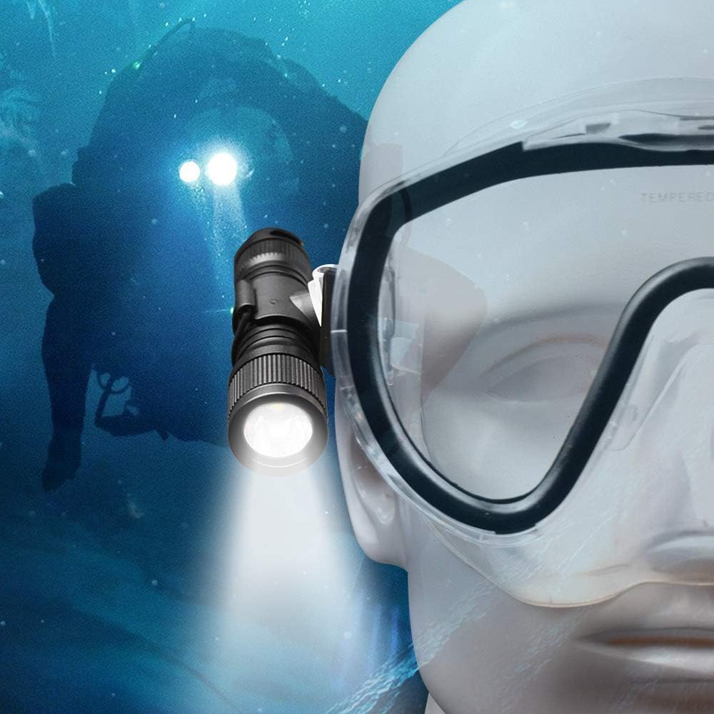 ORCATORCH D560 Mini Lampes de plongée 650 Lumens avec Clip de Masque Rotatif à 360°Lampe de Secours Submersible 150m avec Commutateur Rotatif (Masque de Plongée Non Inclus)